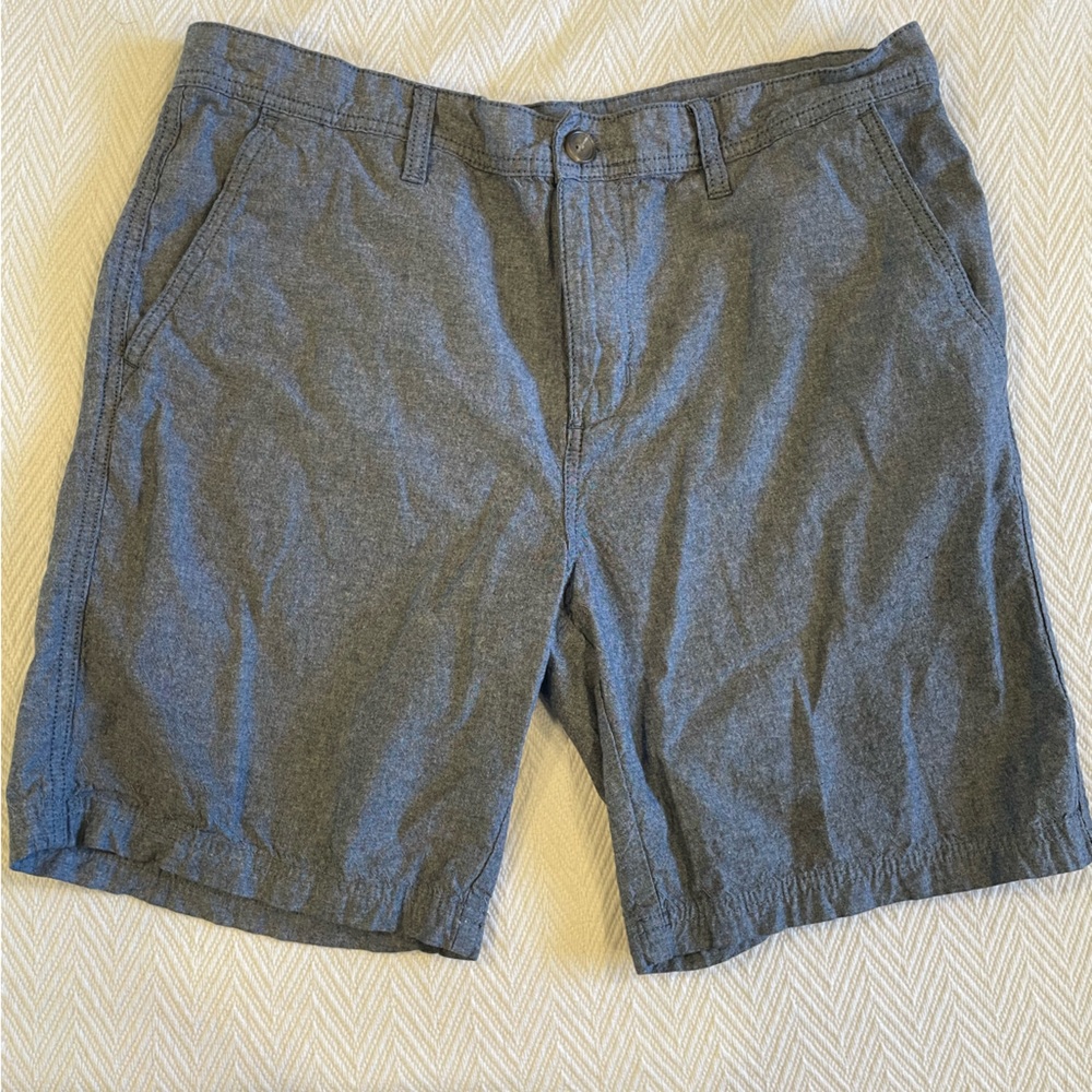 Men’s 14th & Union linen-blend slim fit shorts in charcoal grey.